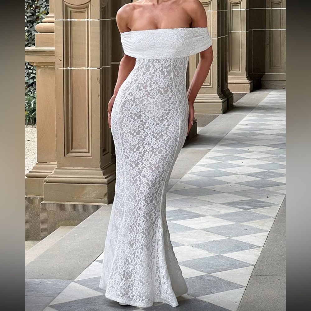 Elegant Strapless White Lace Dress